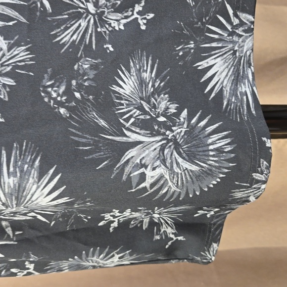 Fig Clothing black & grey floral sleeveless V-neck blouse top, size small - Picture 4 of 10